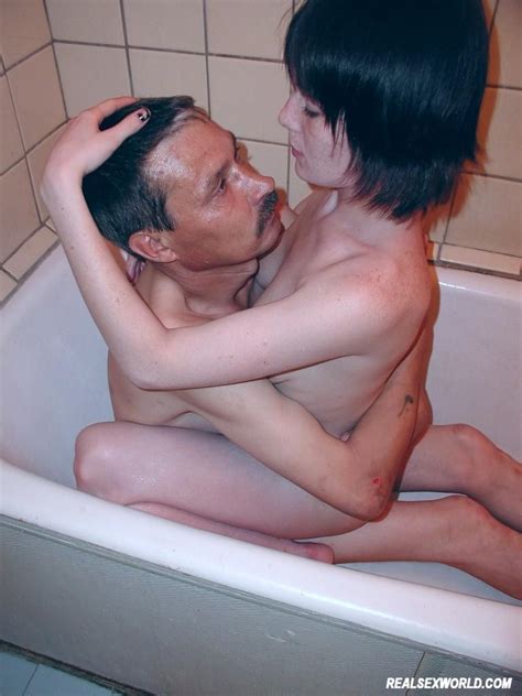Amateur Couple Hardcore Sex At Shower 3470 Page 2