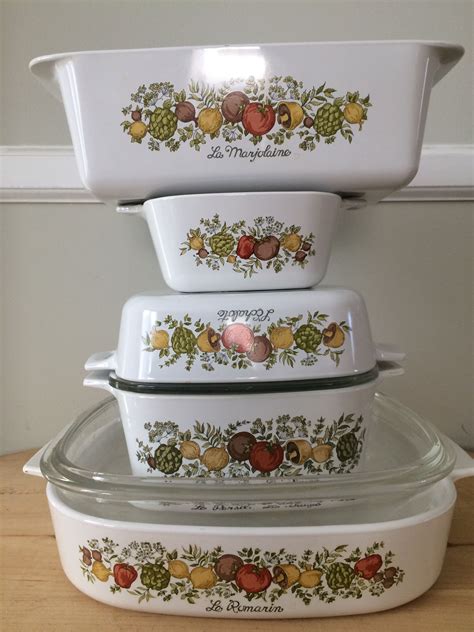 Thus, any beige pattern that was produced after 1995 would have been sold with clear pyrex lids at that point. Vintage Corningware 5 Piece Set with 2 Lids Retired "Spice ...