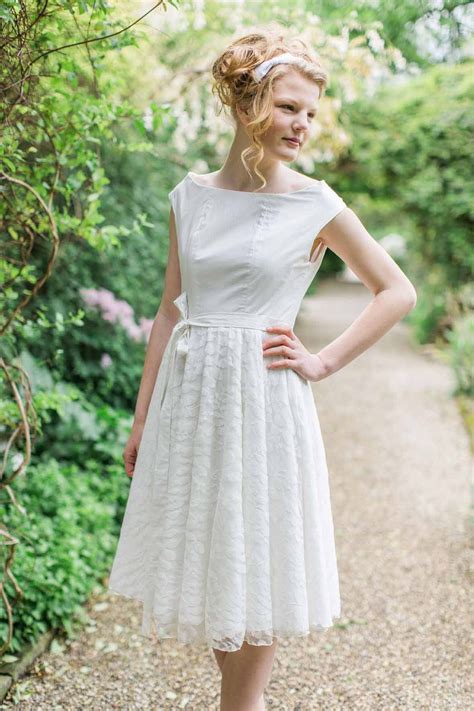 Farbenfrohe mode für ältere 2019! Bio Brautkleid kurz aus Bio Baumwolle mit Spitzenrock ...