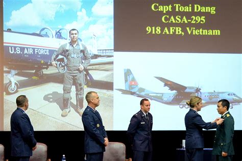 First Vietnamese Student Graduates From Us Aviation Leadership Program