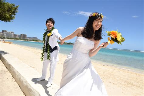 Honolulu Weddings Honolulu Beach Wedding Photos Just Married