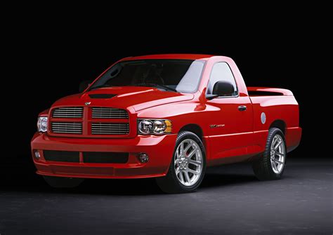 It was introduced at the january 2002 north american international auto show, but was not put into production until 2004. Dodge Ram SRT-10, la pickup con motor V10 de Viper que no ...
