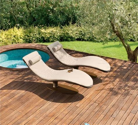 This ergonomic pool lounge chair nails the essence of modern style at no cost to. Ultra Modern Pool Lounge Chairs to Turn Your Backyard Into ...