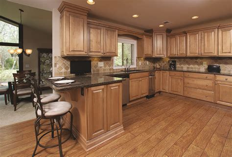 Maple cabinets are adaptable to almost any color design. Glazed Maple Cabinets with Granite Countertops and ...