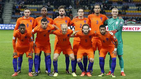 Welke zender zendt het nederlands elftal uit? De weg naar het EK 2020 is lang en ingewikkeld voor Oranje | NOS
