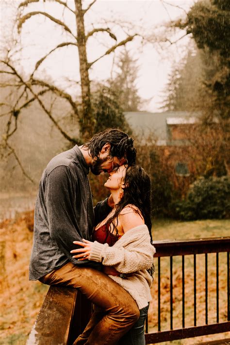 Rainy Couples Session Portland, OR (With images) | Rainy engagement ...