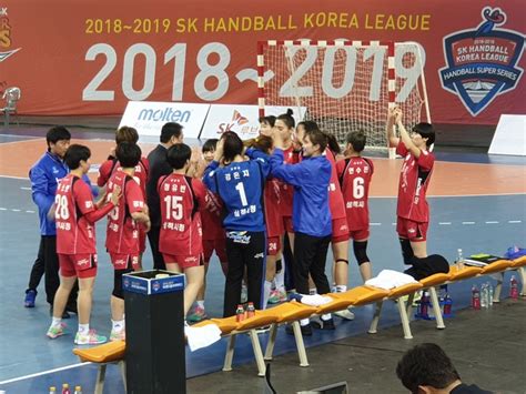 포지션 팀 사망년도 비고 레이 채프먼: 핸드볼 코리아리그 삼척시청, 컬러풀대구 꺾고 연승...시즌 6 ...