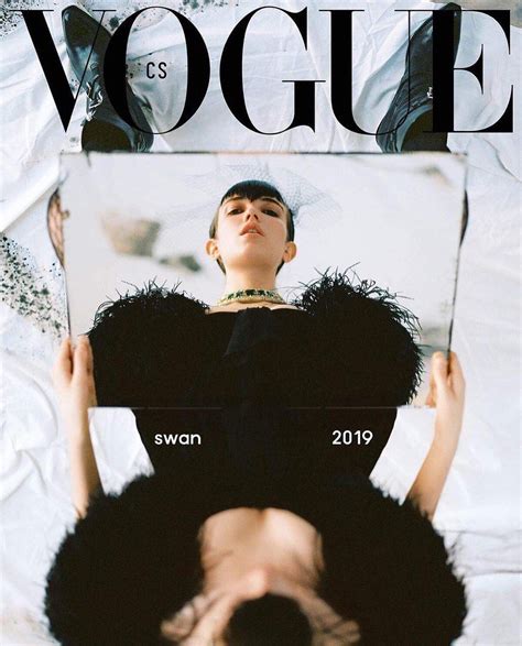 Vogue Cs April 19 Vogue Fashion Photography Vogue Photography Fashion Cover