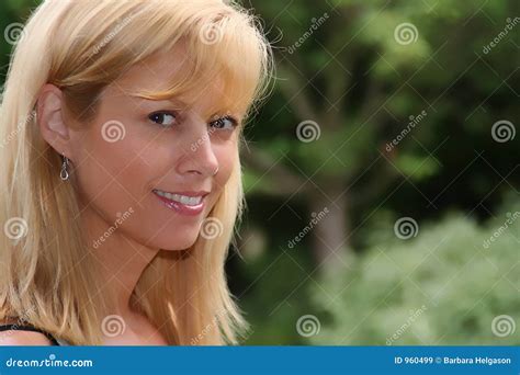 Blondes Mädchen Stockbild Bild Von Mädchen Weiblich Gesicht 960499