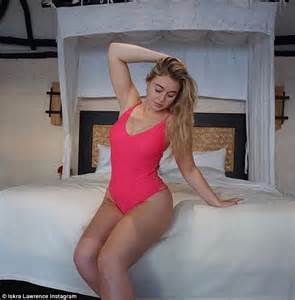 Iskra Lawrence Flaunts Her Curves In Hot Pink Swimwear Daily Mail Online