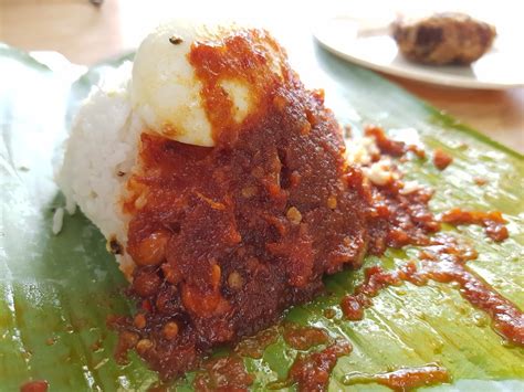 Istilah lemak juga mengacu santan yang membuat nasi menjadi berminyak dan gurih. Nasi Lemak $2, Pekedil & Telur Mata @ Restoran Akasia at J ...