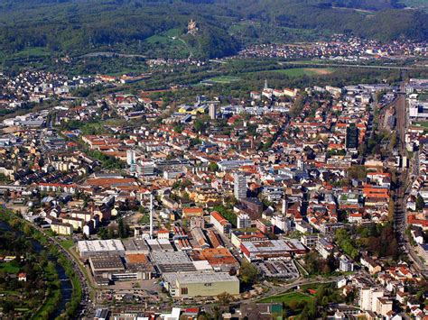 The city has a total area of 15.22 square miles (39.42 km2). Lörrach nähert sich weiter der 50.000-Einwohner-Marke ...