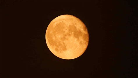 A este suceso se lo denomina superluna de fresa, o eclipse prenumbral, porque el proceso de rotación logra que la luna se ubique en el cono de penumbra de la tierra. El 2018 arranca con una Luna llena 'del lobo' - De la Bahia