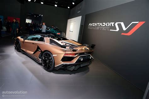 Lamborghini Aventador Wrapped In Gold Chrome Autoevolution