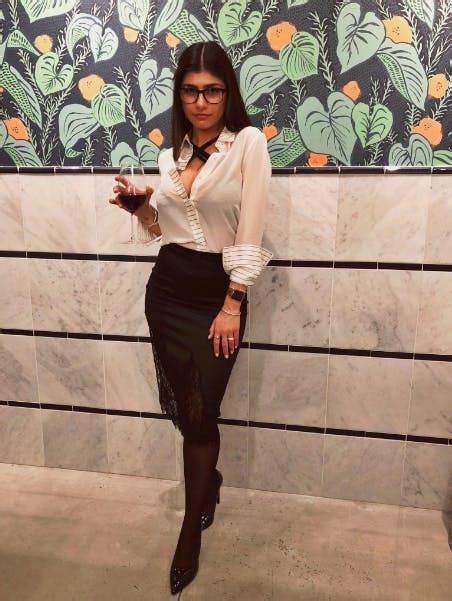 Mia Khalifa 16 Things You Never Knew About Her Rise To Pornhub Fame
