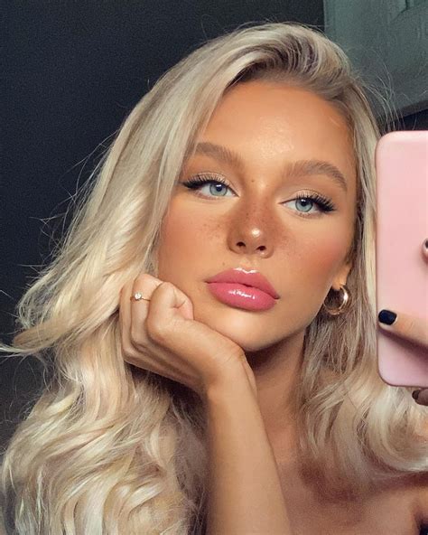 Brookelle Mckenzie Bybrookelle • Fotos E Vídeos Do Instagram Tan Skin Makeup Skin Makeup