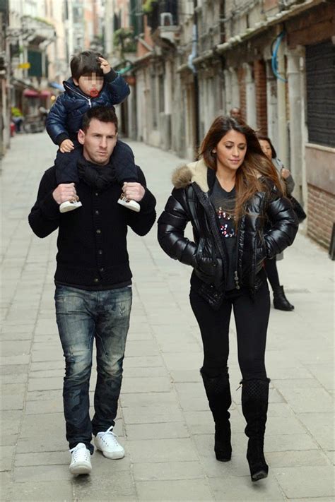 Lionel Messi Celebrates Girlfriend Antonella Roccuzzo S Birthday With Son Thiago Kickbola