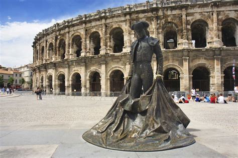 The city of nîmes is a big french city located south of france. Nîmes − ReisTips.org