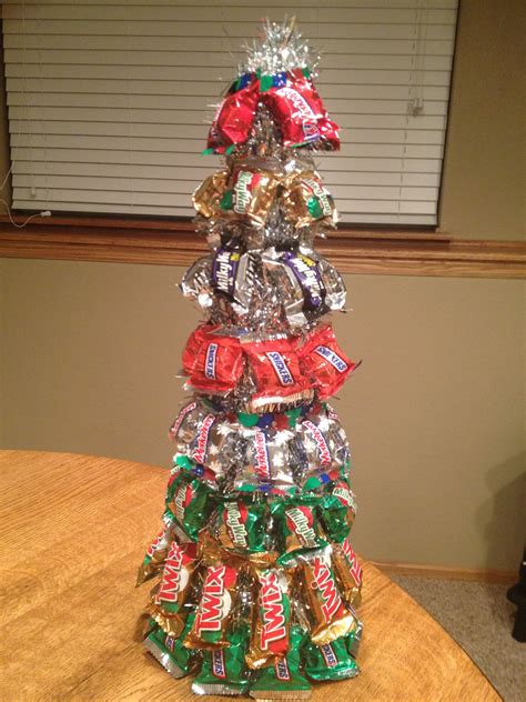 Take a red and white twist on decorating for the holidays. Candy Bar Christmas Tree | Christmas candy crafts, Candy ...