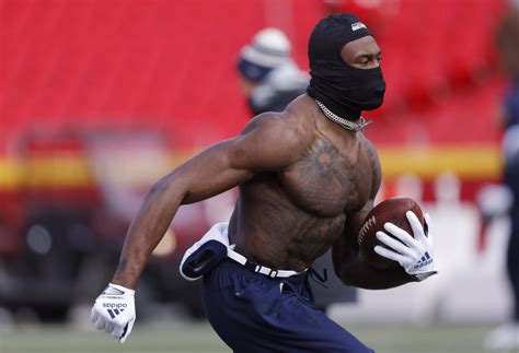 D K Metcalf Seahawks Receivers Warm Up Shirtless At Frigid Arrowhead Stadium