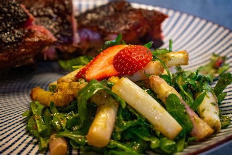 Lauwarmer Spargelsalat Mit Erdbeer Pesto