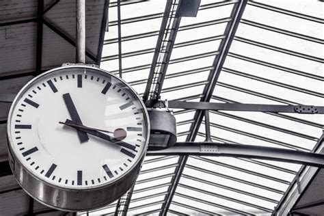 Train Station Clock Displaying 1119 · Free Stock Photo