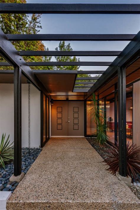 16 Wonderful Mid Century Modern Entrance Designs
