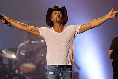 Fé is the spanish word for faith and in this beautiful tattoo this word has a few details like the dove (holy spirit), the cross and a heart. It's Tim McGraw's Tattoo!
