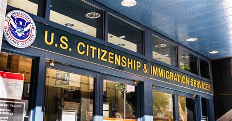 Reabren Las Oficinas Del Servicio De Inmigración Y Naturalización En Ee