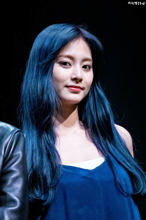 Pin By Lulamulala On Twice Tzuyu Twice Blue Hair Tzuyu Twice