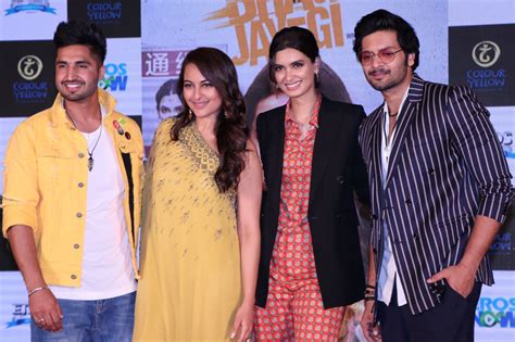 Horticulture professor happy arrives in shanghai and the other happy along with husband guddu also lands up in the chinese city at the same time. Bollywood Celebrities at 'Happy Phirr Bhag Jayegi' Trailer ...