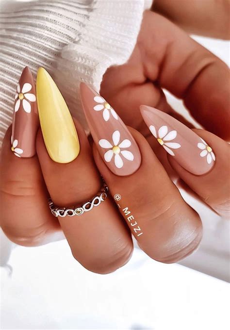 Cute Spring Nails That Will Never Go Out Of Style Daisy Nude Nails
