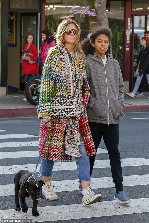 (0 days ago) 30 okt 2019 ã‚â· only ã¢â‚¬åextra'sã¢â‚¬å renee bargh caught up with supermodel heidi klum, who opened up on her. Heidi Klum rocks rainbow coat as she steps out in LA with ...