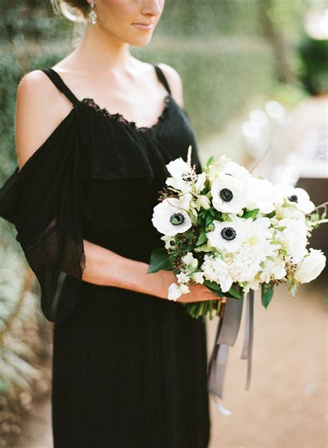 14 Classic Wedding Bouquets Timeless Black And White Chic