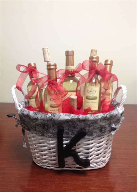 Wine T Basket Made It For My Friend Diy Projects Pinterest
