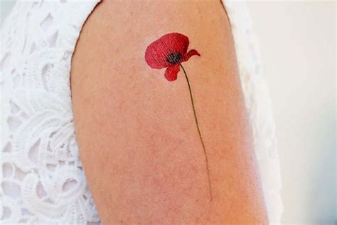 Le coquelicot est une plante à fleurs de la famille des papavéracées. 2 red poppies temporary tattoos / poppy temporary tattoo ...