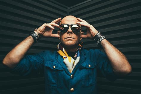 Uma verdadeira poesia em forma de música, para corações sensíveis. Estreia a sul de novo álbum de Pedro Abrunhosa no Cine ...