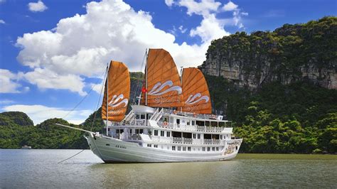 Halong Bay Cruise A Luxury Cruise In Halong Bay On Paradise Peak