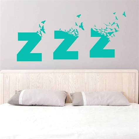 Stiker dinding juga menjadi alternatif yang bagus untuk mempercantik ruang tamu anda. 10 Ide Kreatif Hiasan Dinding Kamar Tidur Paling Unik