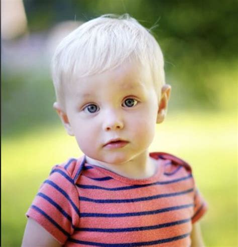 Niño Rubio Ojos Azules En 2020 Ojos Azules Ojos Niños