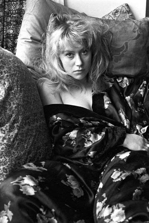 25 Photos Of A Young Helen Mirren That Prove Shes Always Been Stunning