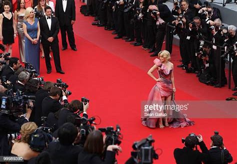 Actress Elizabeth Banks Photos And Premium High Res Pictures Getty Images