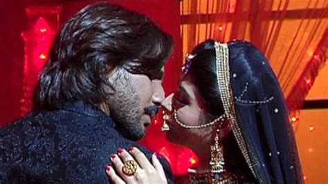 Adhiraj And Devi To Lock Lips In Zee Tvs Jeet Gayi Toh Piya More