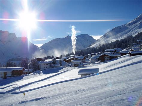 From royalty to business leaders, from sports stars to film producers, lech is a favourite hideaway for the wealthier. Lech | Wintersportoostenrijk.nl