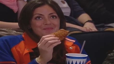 Knicks Fan Gets Exposed Dunking Her Chicken Fingers Into Her Pop During The Game Article Bardown