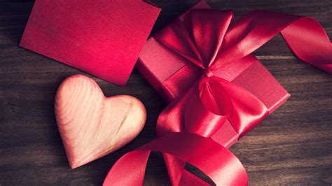 Check out the best valentine's day gifts for her to swoon over, including simple and thoughtful the 63 most romantic valentine's day gifts for her to unwrap this year. What's love got to do with Valentine's Day?