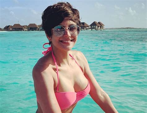 Mandira bedi is a professional indian actress. Mandira Bedi at the age of 47 is giving us major Fitness ...