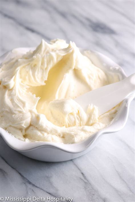 American Buttercream Frosting | Easy frosting, Frosting ...