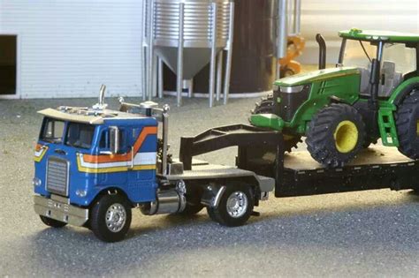 164 Custom Freightliner Farm Toy Display Tractor Toy Farm Trucks
