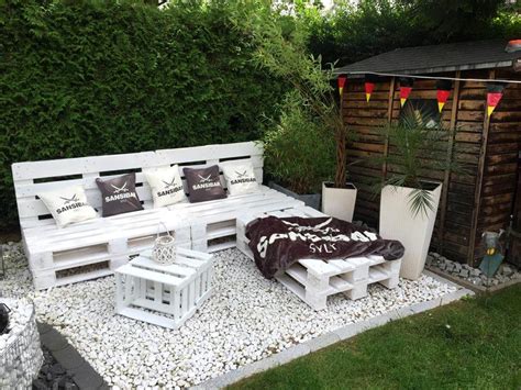 What's more, styles can be limited and standard sizing may not work for you. 14 Amazing DIY Pallet Furniture For Practical Outdoor Patio - Style Motivation